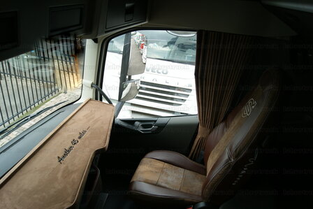 OP is OP ! Bekleed SERIE Dashboardtafel VOLVO FH 5 /FH 4 AERO chocoladebruin SP21 met beige prit T48  na 2013 lang EXTRA LAAG