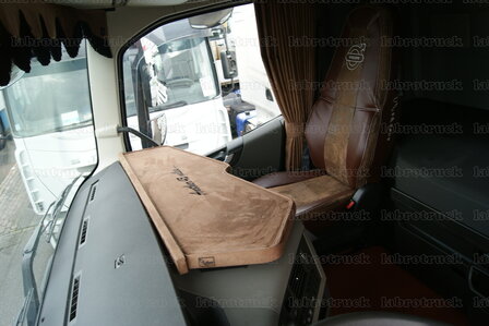 OP is OP ! Bekleed SERIE Dashboardtafel VOLVO FH 5 /FH 4 AERO chocoladebruin SP21 met beige prit T48  na 2013 lang EXTRA LAAG