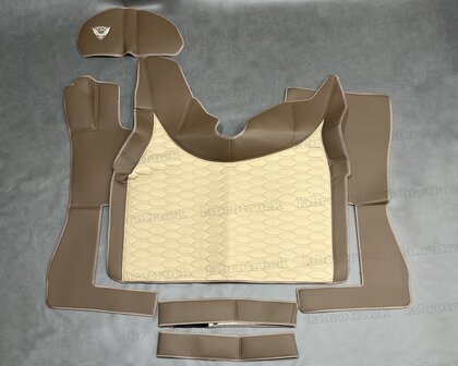 💥OP is OP! 6 delige set tunnelhoes (LOGO OPTIONEEL), vloermatten, onder de stoel covers en stuurkolom geschikt voor Volvo FH 5/FH AERO/FH 4, bruin L24 met patroon horizontaal oud cappuccino LH5. 