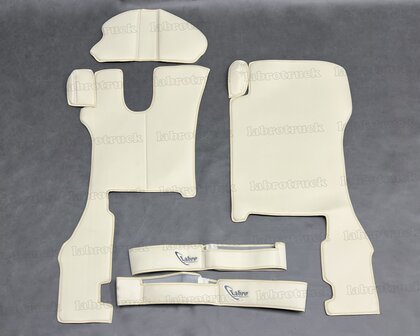 💥OP is OP! 5 delige set vloermatten, stuurkolom en onder de stoel covers geschikt voor SCANIA R Next generation glad lederlook crem&eacute; L46 (passagierstoel is een KLAPSTOEL). 