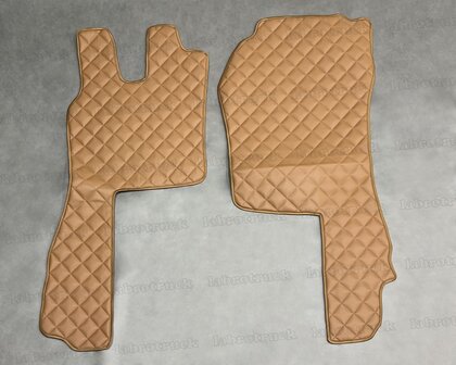 💥OP is OP! Set vloermatten set geschikt voor SCANIA R2 /G 2009 t/m 2012 LABRO SERIE (KLAPSTOEL), doorgestikt lederlook (vierkantjes) oud bruin P4, logo optioneel.