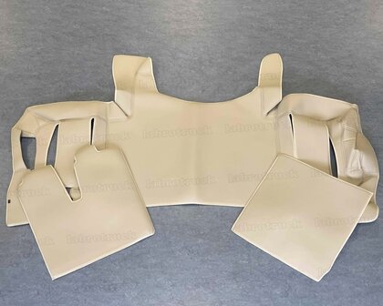 ACTIE! 3 delige set tunnelhoes met onder de stoel covers in een deel met vloermatten geschikt voor MAN TGX vanaf 2021.Volledig  glad lederlook steenbeige L41, logo optioneel.