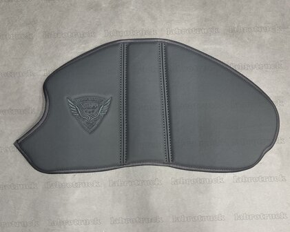 VOORRAADDEAL! Stuurkolom hoes geschikt voor SCANIA S,R,G NEXT GEN glad lederlook antaciet L17 met antraciet Labro design logo.