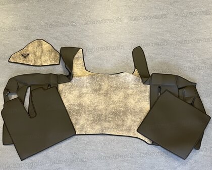 ACTIE! 4 delige set tunnelhoes met onder de stoel covers in een deel, vloermatten en stuurkolum geschikt voor MAN TGX vanaf 2021.Glad lederlook zwart L1met PRIT steenbeige T41. Logo optioneel.