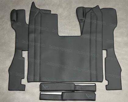 Actie set 5 delige set geschikt voor SCANIA R next gen. Tunnelhoes (logo optioneel) met vloermatten LUXE STOEL / grote stoelframe  onder de stoel covers met labro logo , kleur zwart L 1