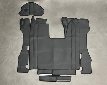 ACTIE!  6 delige set geschikt voor SCANIA R next gen. Tunnelhoes (logo optioneel), vloermatten KLAPSTOEL, stuurkolom en onder de stoel covers, kleur zwart L 1