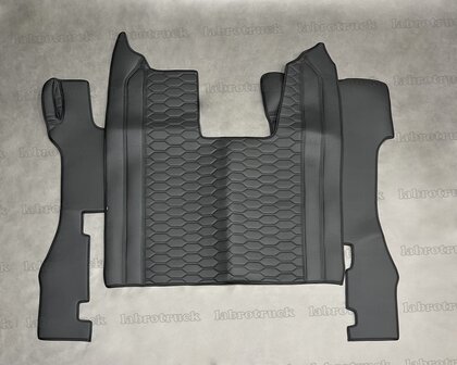 ACTIE Tunnelhoes met vloermatten (klapstoel) geschikt voor SCANIA R NEXT GEN  volledig zwart, midden zwart LH1 patroon horizontaaal lederlook. 