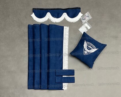 VOORRAADDEAL!: Set zijgordijnen donkerblauw SP18 met korte franjes (maat: 90 cm) + raamband type 1 en sierkussen, incl gordijnenhaakjes.