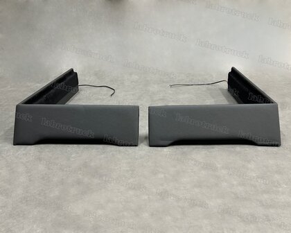 Set stoelhoeken geschikt voor een SCANIA NEXT GEN, STREAMLINE R, G passagiersstoel is een LUXE STOEL,  lederlook L1 zwart, rode ledverlichting, zonder logo.