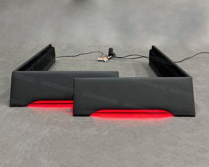 Set stoelhoeken geschikt voor een SCANIA NEXT GEN, STREAMLINE R, G passagiersstoel is een LUXE STOEL,  lederlook L1 zwart, rode ledverlichting, zonder logo.