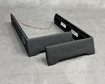 Set stoelhoeken geschikt voor een SCANIA NEXT GEN, STREAMLINE R, G passagiersstoel is een LUXE STOEL,  lederlook L1 zwart, rode ledverlichting, met logo.