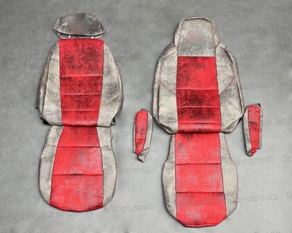 💥OP is OP!  Set stoelhoezen geschikt voor SCANIA MODEL 3 na 2013 passagiersstoel een KLAPSTOEL  - Zijkanten: PRIT oud paper dust T32, middenstuk: PRIT rood T9, stikseles: rood, met borduring.