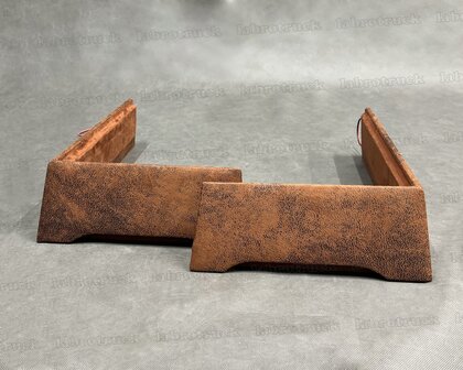 Set stoelhoeken geschikt voor een SCANIA STREAMLINE R, G passagiersstoel is een LUXE STOEL,  pritstof T3 cognacbruin, rode ledverlichting, met logo.