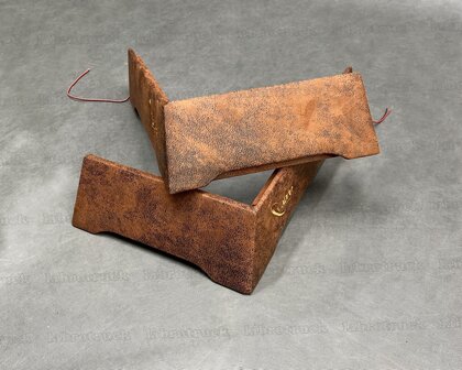 Set stoelhoeken geschikt voor een SCANIA STREAMLINE R, G passagiersstoel is een LUXE STOEL,  pritstof T3 cognacbruin, rode ledverlichting, met logo.