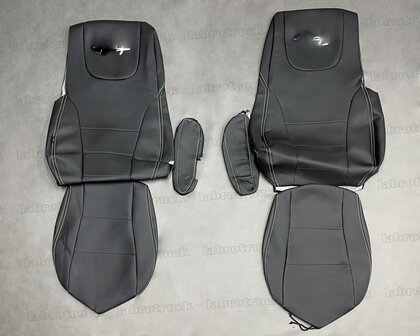 💥OP is OP! Set stoelhoezen geschikt voor DAF EURO 6 (BASIS COMFORT) volledig glad lederlook oud zwart L1, crem&eacute; borduring en crem&eacute; stiksels.