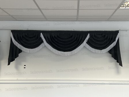 Wolk gordijnen Elegance serie met 3 geplooide bogen met lange franjes (korte zijkanten)