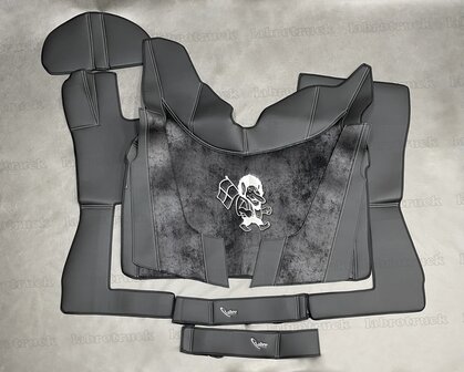 💥OP IS OP! 8 delige set geschikt voor VOLVO FH5,FH AERO, FH4. Tunnelhoes (bekijk de foto&rsquo;s goed!)  + vloermatten + covers + deurpanelen + stuurkolom L1/T1, zilvergrijze stiksels en logo.