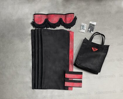 ACTIE! Set zijgordijnen zwart SP1 met rood prit rant T9 + raamband type 1. Labro tas of sierkussen naar keuze