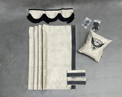 ACTIE! Set zijgordijnen steenbeige SP41 met zwart lederlook rant L1 + raamband type 1. Labro tas of sierkussen naar keuze