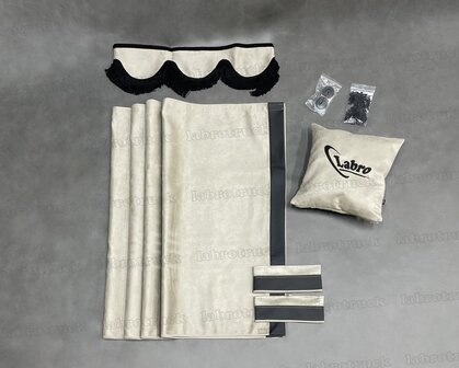 ACTIE! Set zijgordijnen steenbeige SP41 met zwart lederlook rant L1 + raamband type 1. Labro tas of sierkussen naar keuze