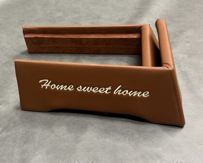 SALE ✅  Set stoelhoeken geschikt voor VOLVO FH5, AERO, FH 4 (2 vaste stoelen), lederlook L3 cognacbruin, zonder ledverlichting, met logo.