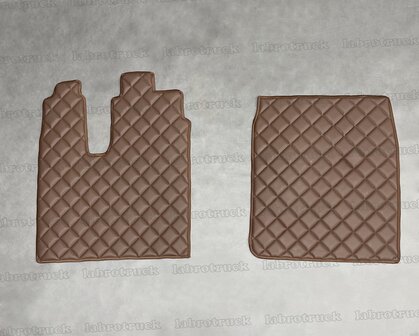 💥OP is OP! Set vloermatten (logo optioneel) geschikt voor MAN TGS smalle cabine vierkantjes doorgestikt lederlook oud chocoladebruin P20.