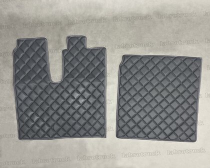 💥OP is OP! Set vloermatten (logo optioneel) geschikt voor MAN TGX 2014/2017 vierkantjes doorgestikt lederlook oud antraciet P2.