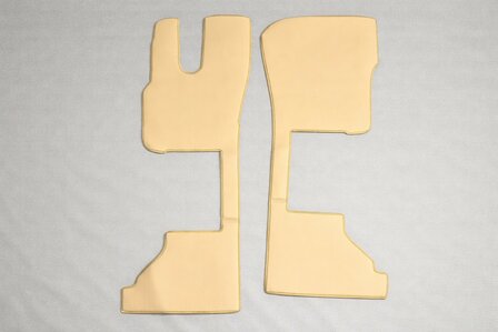 OP VOORRAAD &ndash; ACTIEPRIJS ✅ Set vloermatten geschikt voor DAF XG / XG+ glad lederlook oud cappuccino L5 (2 VASTE STOELEN), borduring optioneel.