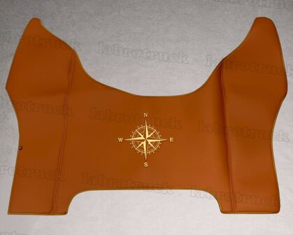 Tunnelhoes geschikt voor DAF XD slaap cabine volledig glad lederlook cognacbruin L3, cognacbruine stiksels en zand logo.