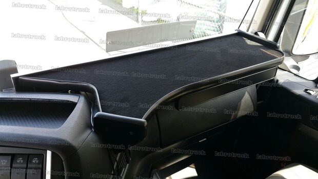Pritstof bekleed dashboardtafel geschikt voor IVECO S -WAY, HI-WAY met schuifla/zwart (lang) (vanaf 2013)