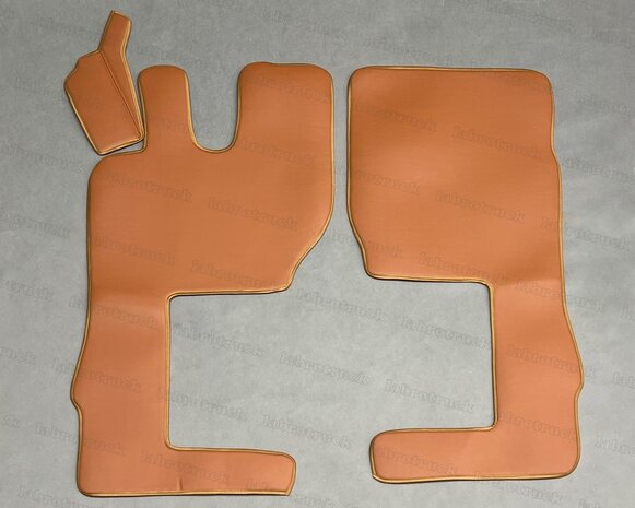 3 delige set geschikt voor Volvo FH 5 / FH 4 volledig cognacbruin L 3 glade lederlook. Tunnelhoes (LOGO OPTIONEEL) met vloermatten set