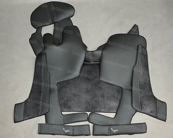 ACTIE ! 8 delige set VOLVO FH5,FH4 tunnelhoes + vloermatten + covers + deurpanelen + stuurkolom L1/T1, zilvergrijze stiksels, logo op de tunnelhoes optioneel!
