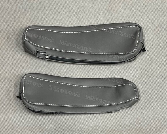 SALE! Losse armsteunhoezen  geschikt voor rubber armsteunen voor VOLVO FH5/AERO/FH 4 glad lederlook oud antraciet L27 met witte stiksels.