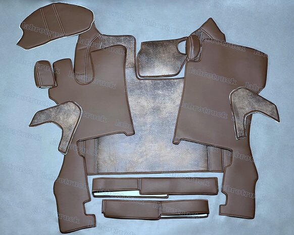 SALE! 9 delige set geschikt voor SCANIA R next generation. Tunnelhoes (logo optioneel)  L25/ T21+ Vloermatten (klapstoel) L25 + onder de stoel covers L25+ stuurkolom L25+ onderste dashbordplankje T21 + deurpanelen