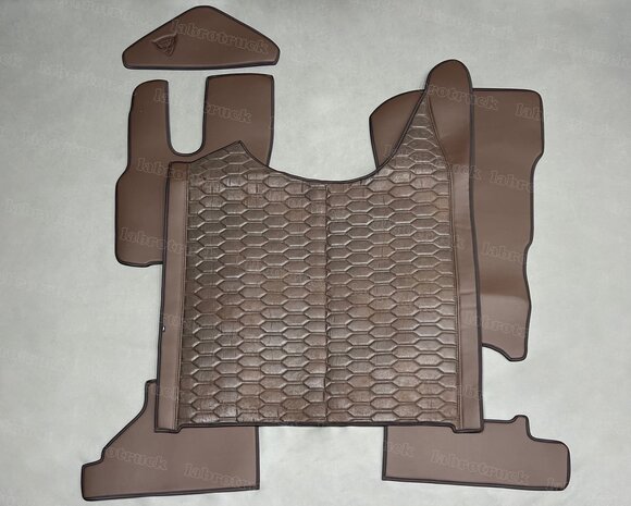 ACTIE! Set tunnelhoes, vloermatten (KLAPSTOEL) en stuurkolom geschikt voor DAF XG/XG+, zijkanten lederlook limited edition mokka L28, middenstuk prit patroon horizontaal chocoladebruin TH21. Vloermatten lederlook chocoladebruin  L21,
