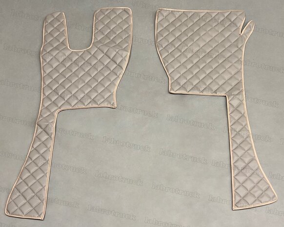 SALE ! Set tunnelhoes met vloermatten geschikt voor ACTROS MP4 autotransport CompactSpace-cabine  (met 320 mm hoge motortunnel) Labro Serie, volledig doorgestikt met vierkantjes in oud paper dust P32. Logo optioneel.