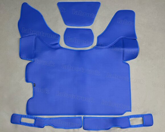 SALE! 5 delige set geschikt voor DAF XF euro 6 2013 t/m 2017, tunnelhoes + dashboard matjes + onder de stoel covers glad oud kobaltblauw L7, logo optioneel.