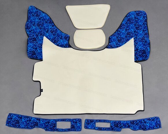 SALE! 5 delige set geschikt voor DAF XF euro 6 2013 t/m 2017, tunnelhoes (let op, lederlook met verkleuringen) + dashboard matjes + onder de stoel covers deens blauw met cremé lederlook. Logo optioneel.