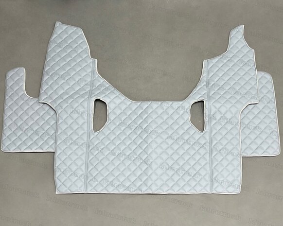 SALE! Set tunnelhoes en vloermatten geschikt voor SCANIA G 2019 NEXT GENERATION (hoge tunnel) volledig doorgestkt lederlook (vierkantjes) licht grijs  P16. Logo optioneel.