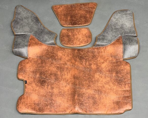 SALE! 3 delige set geschikt voor DAF XF euro 6 2013 t/m 2017, tunnelhoes + dashboard matjes, volledig PRIT, zijkanten prit oud paper dust T32, middenstuk oud oranje T33. Logo optioneel.