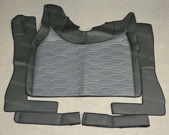 ACTIE! Set tunnelhoes, vloermatten (VASTE STOEL), en onder de stoel covers geschikt voor Volvo FH 5 / FH Aero / FH 4, glad lederlook zwart L1 en groot patroon horizontaal oud antraciet LH2. Logo optioneel.