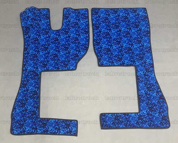 OP IS OP: Vloermatten set geschikt voor VOLVO FH5/AERO/FH4,dens blauw, standaard stoelframe/vaste stoel. Logo optioneel.