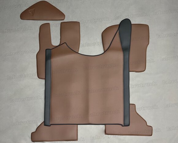 Actie! 4 delig set tunnelhoes met vloermatten (VASTE STOEL) met  stuurkolom geschikt voor DAF XG/XG+, zwart L1 met chocoladebruin L21 in het midden logo optioneel.