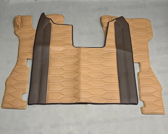 VOORRAAD VOORDEEL! Set tunnelhoes en vloermatten (LUXE STOEL), geschikt voor SCANIA R NEXT GEN glad lederlook mokka L25 en groot patroon horizontaal oud bruin LH4. Logo optioneel.