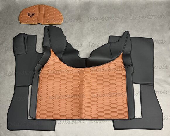 SALE!: Set tunnelhoes (LOGO OPTIONEEL), vloermatten en stuurkolom geschikt voor Volvo FH 5/FH AERO/FH 4 zwart L1, met oud cognacbruin patroon gestikt LH3  lederlook. 
