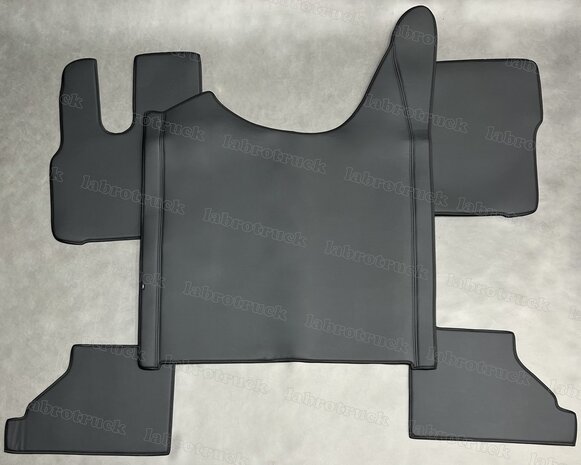 3 delige set tunnelhoes met vloermatten geschikt voor DAF XG/XG+, volledig glad lederlook zwart L1. Vloermatten voor vaste stoelen!