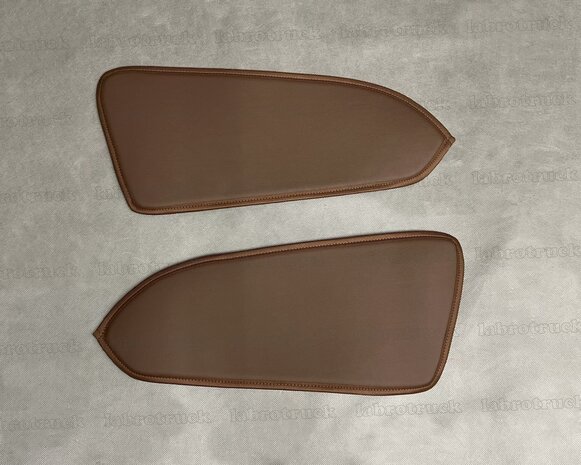 VOORRAADDEAL! Deurbekleding geschikt voor MERCEDES Actos MP4/5 (brede cabine) glad lederlook chocoladebruin L21. Logo optioneel.