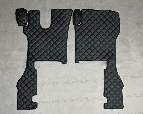 💥OP is OP! Set vloermatten geschikt voor SCANIA R Next doorgestkt lederlook (vierkantjes) zwart P1 (LUXE/DRAAIENDE STOEL), borduring optioneel.
