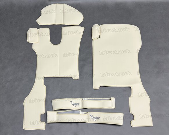 💥OP is OP! 5 delige set vloermatten, stuurkolom en onder de stoel covers geschikt voor SCANIA R Next generation glad lederlook cremé L46 (passagierstoel is een KLAPSTOEL). 