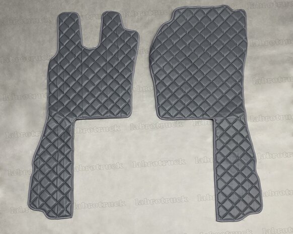 💥OP is OP! Set vloermatten set geschikt voor SCANIA R2 /G 2009 t/m 2012 LABRO SERIE (LUXE STOEL), doorgestikt lederlook (vierkantjes) oud antraciet P2, logo optioneel.